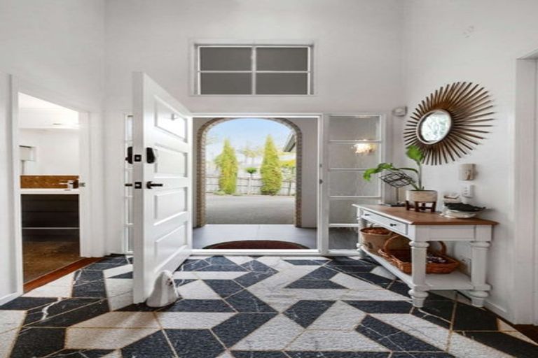 Photo of property in 1/14 Casabella Court, Northpark, Auckland, 2013