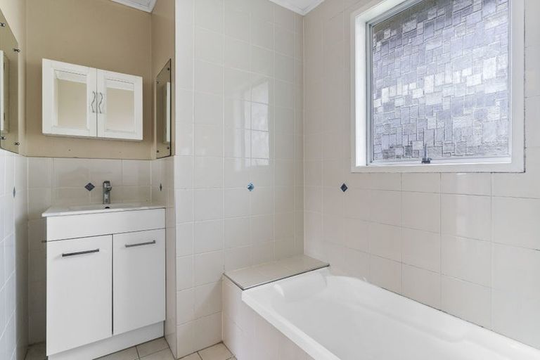 Photo of property in 44 Chislehurst Street, Henderson, Auckland, 0612