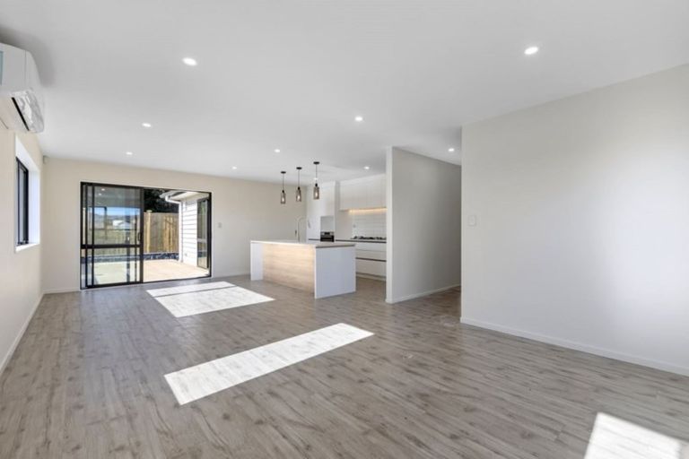 Photo of property in 12 Konoba Avenue, Kumeu, 0810