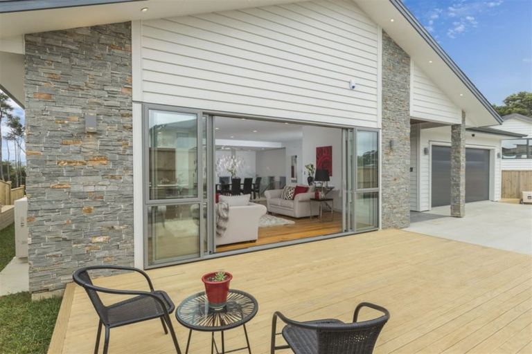 Photo of property in 120 San Valentino Drive, Henderson, Auckland, 0612