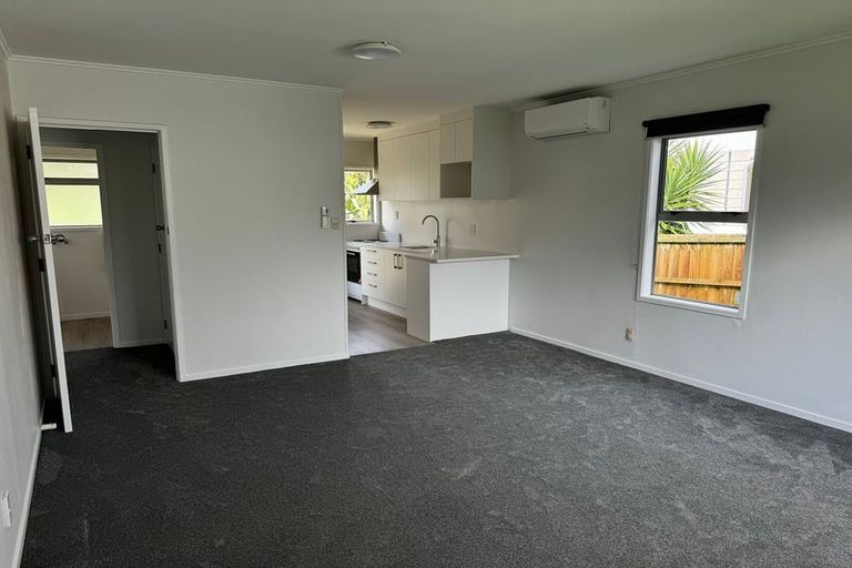Photo of property in 3/11a Bayside Avenue, Te Atatu Peninsula, Auckland, 0610