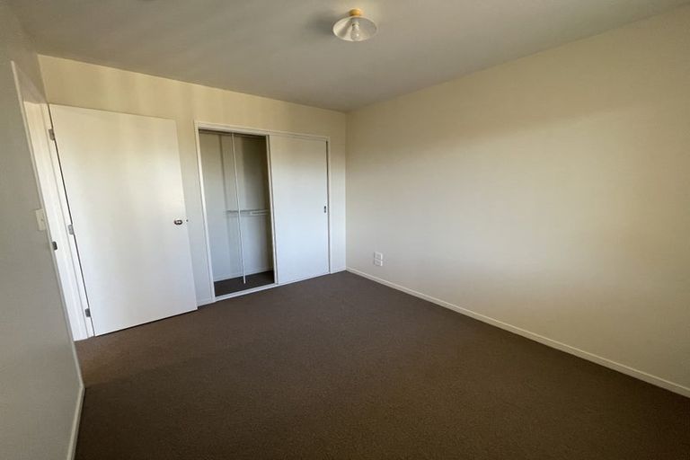 Photo of property in 1/242 Great North Road, Henderson, Auckland, 0612