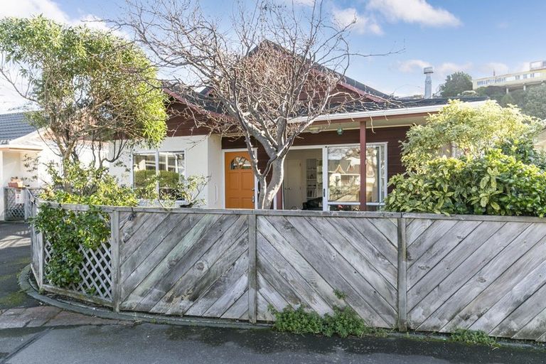 Photo of property in 6 Macalister Place, Miramar, Wellington, 6022