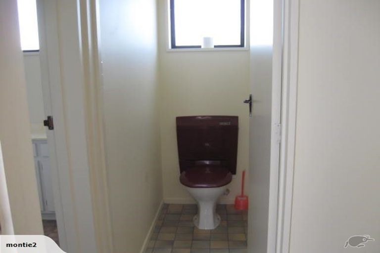 Photo of property in 2/33 Mortlake Street, Islington, Christchurch, 8042