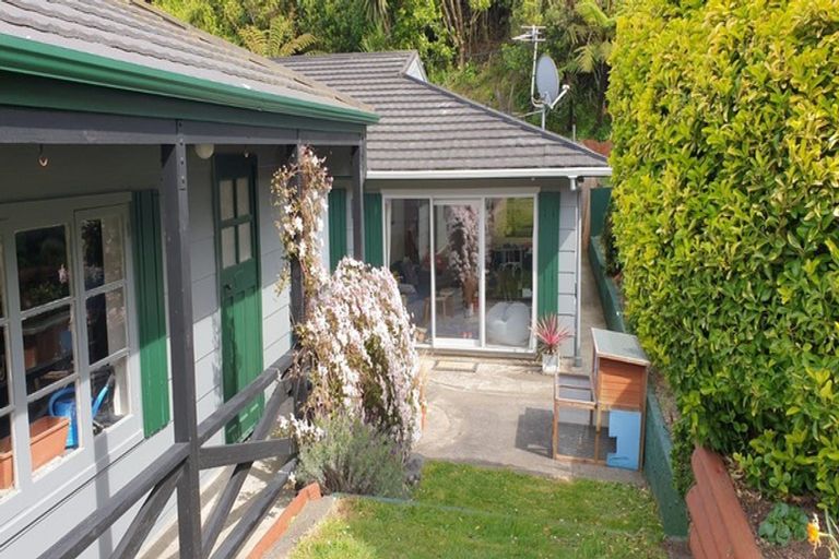 Photo of property in 2/40 Salford Street, Newlands, Wellington, 6037