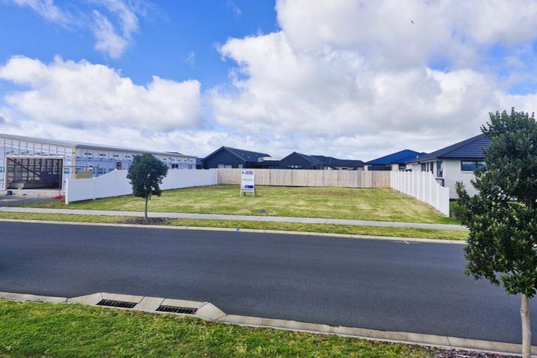 Photo of property in 113 Kaurinui Crescent, One Tree Point, 0118