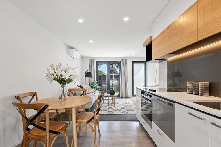 Photo of property in 2/300 Fitzgerald Avenue, Christchurch Central, Christchurch, 8013