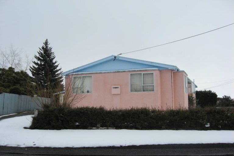 Photo of property in 13 Simons Street, Twizel, 7901