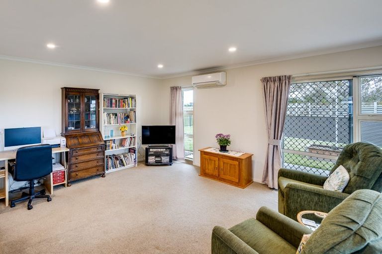 Photo of property in 44 Mcnaughton Place, Onekawa, Napier, 4110
