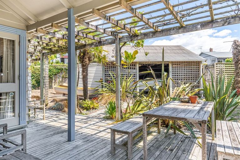 Photo of property in 1/9 Old Lake Road, Narrow Neck, Auckland, 0624