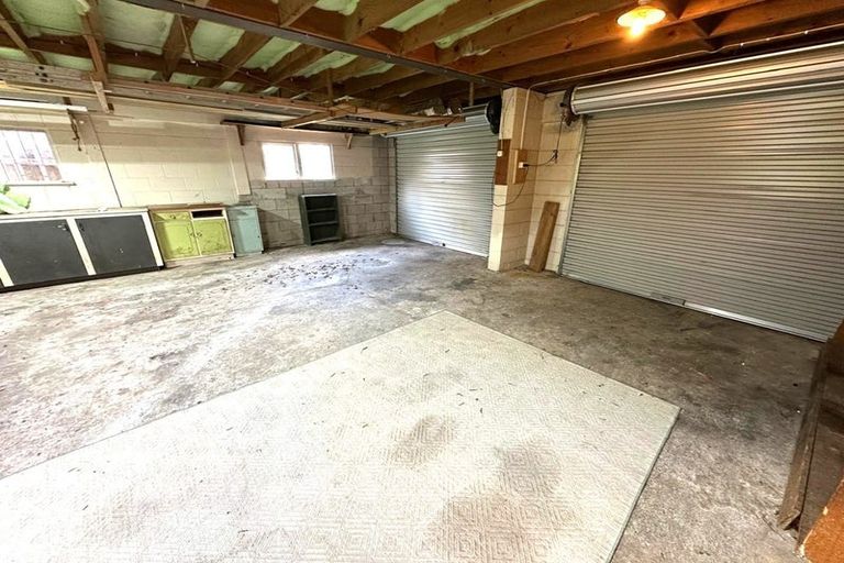 Photo of property in 4 Takapu Street, Henderson, Auckland, 0612