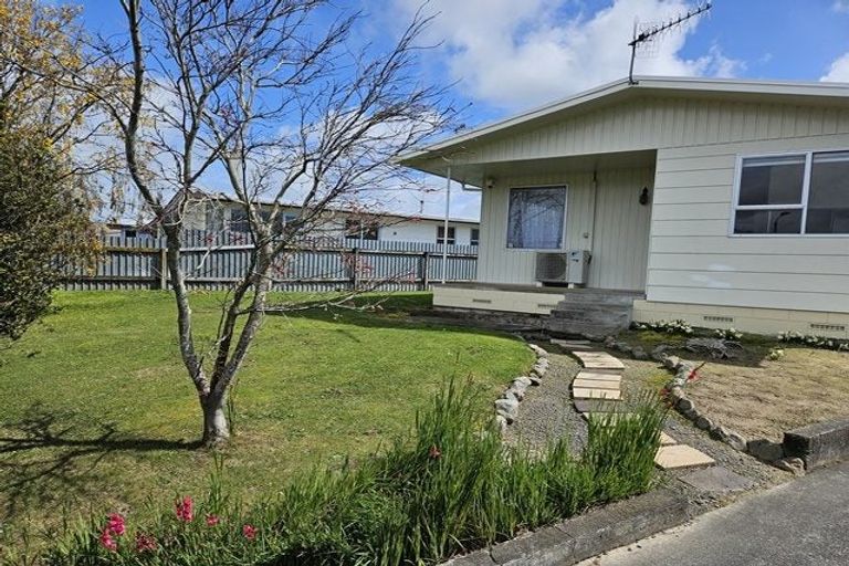 Photo of property in 39 Raglan Avenue, Cloverlea, Palmerston North, 4412