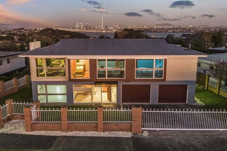 Photo of property in 35 Chatswood Grove, Chatswood, Auckland, 0626