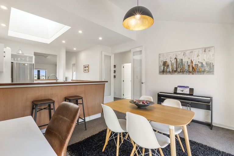 Photo of property in 10/8 Tobago Place, Sunnynook, Auckland, 0620