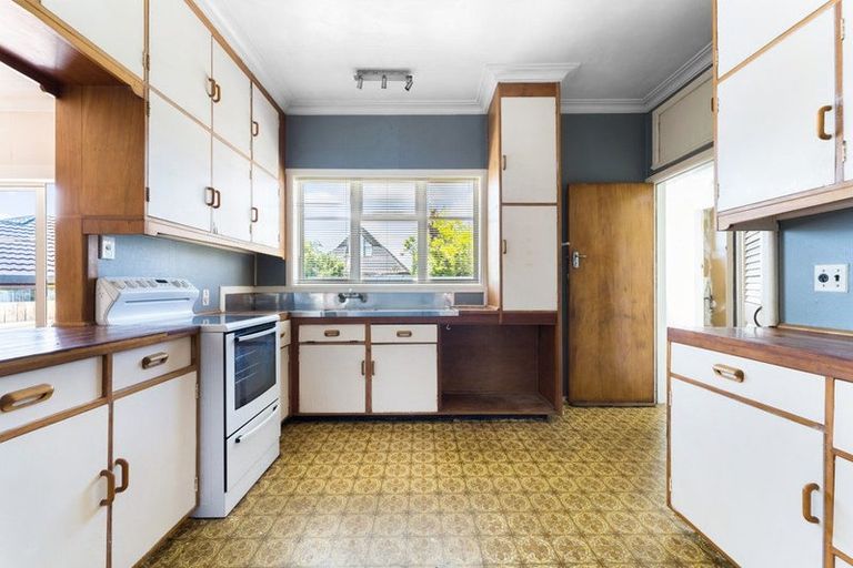 Photo of property in 277 Hobsonville Road, Hobsonville, Auckland, 0618