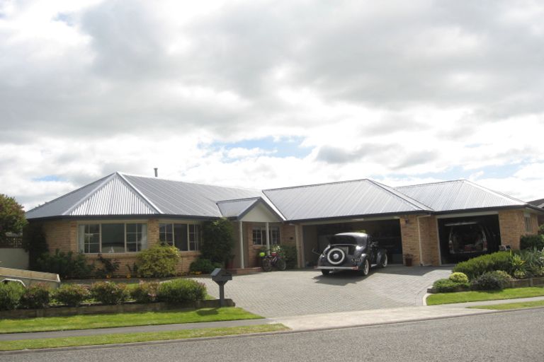 Photo of property in 2 Holdsworth Drive, Otamatea, Whanganui, 4500