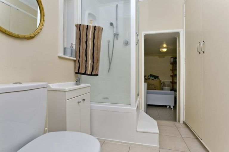 Photo of property in 1/91 Bond Crescent, Forrest Hill, Auckland, 0620