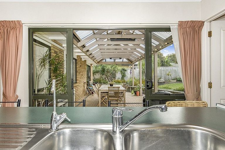Photo of property in 70 Lothian Brae, Wattle Downs, Auckland, 2103