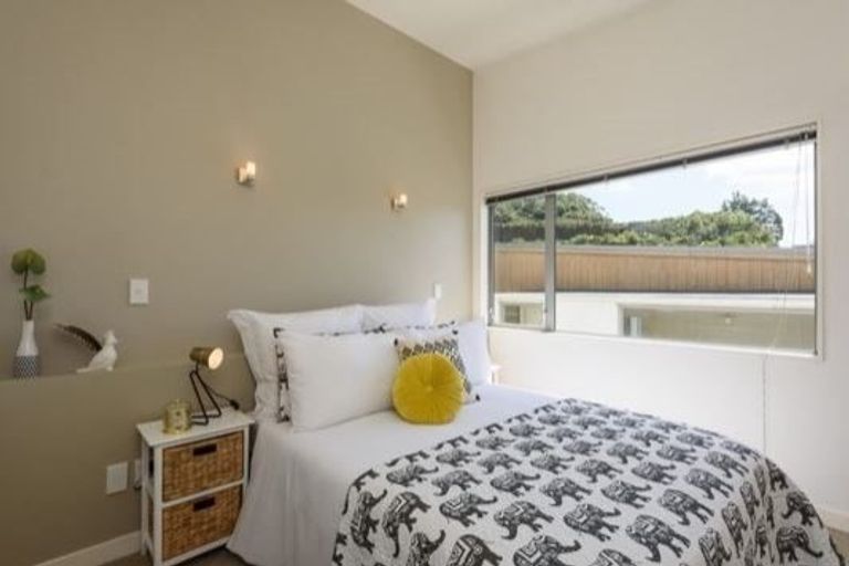 Photo of property in 43 Tiketike Way, Brooklyn, Wellington, 6021