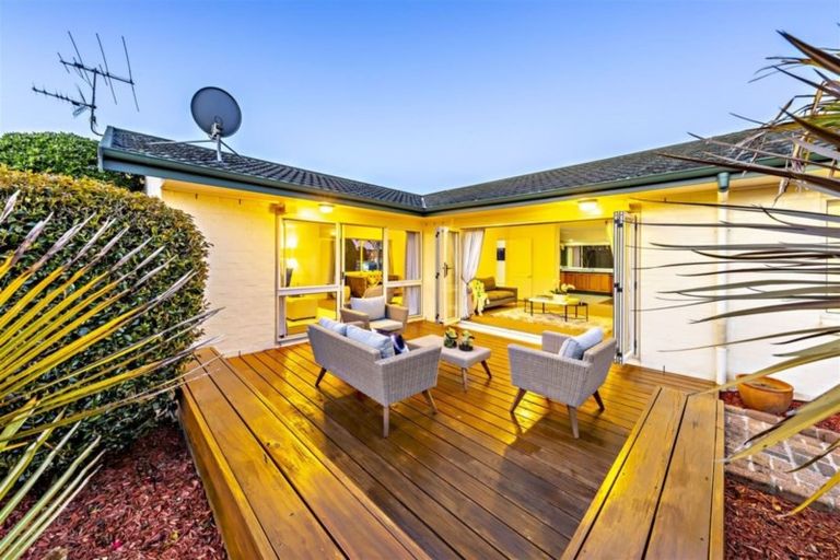 Photo of property in 21 Crescent Hills Court, Northpark, Auckland, 2013