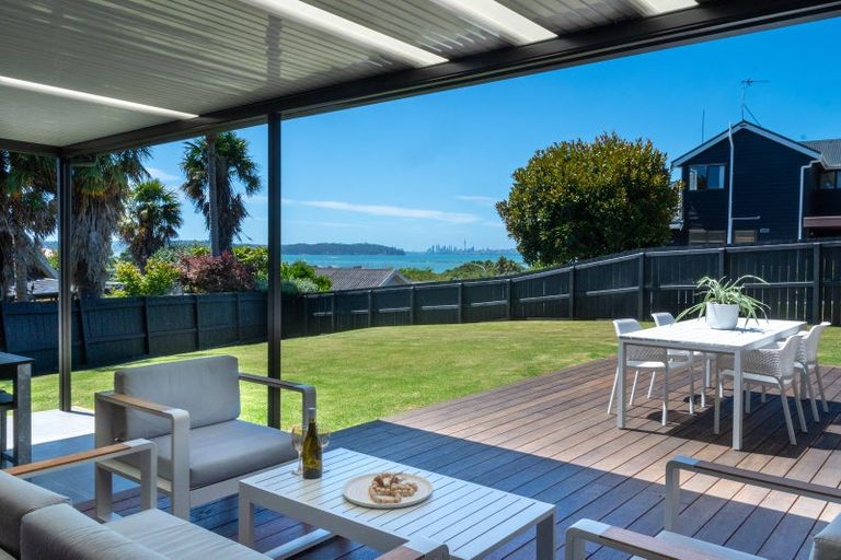 Property details for 25 Marina View Drive, West Harbour, Auckland, 0618