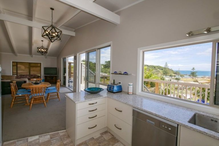 Photo of property in 20 Stratford Drive, Cable Bay, 0420