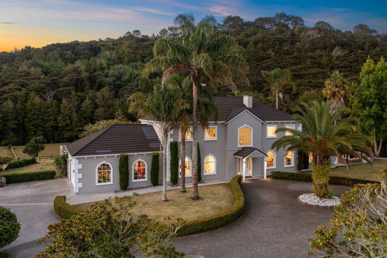 Photo of property in 45 Hardens Lane, Paremoremo, Auckland, 0632