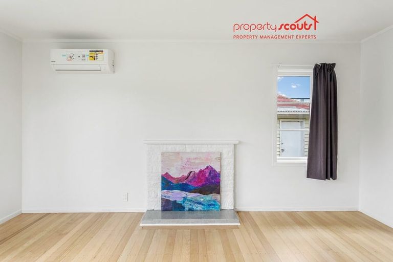 Photo of property in 16 Serjeant Street, Henderson, Auckland, 0612