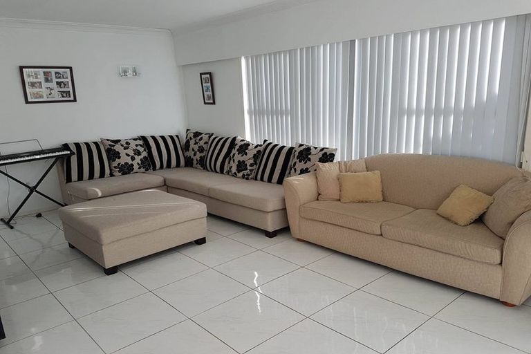 Photo of property in 1/240 Forrest Hill Road, Forrest Hill, Auckland, 0620