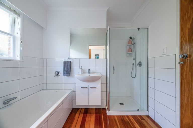 Photo of property in 40 Divich Avenue, Te Atatu South, Auckland, 0610