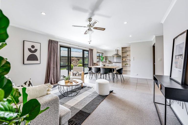 Photo of property in 15 Waltham Place, Rototuna North, Hamilton, 3210