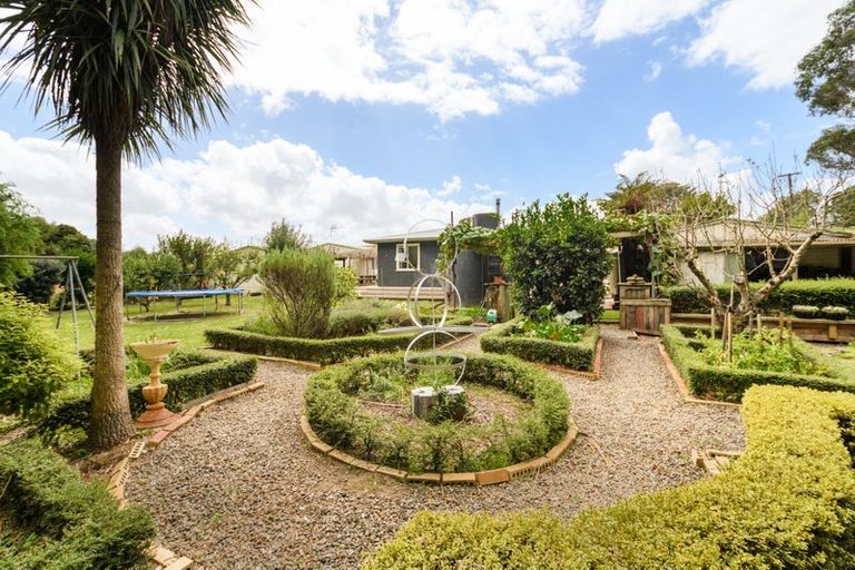 Photo of property in 1112 Rangiotu Road, Rangiotu, Palmerston North, 4477