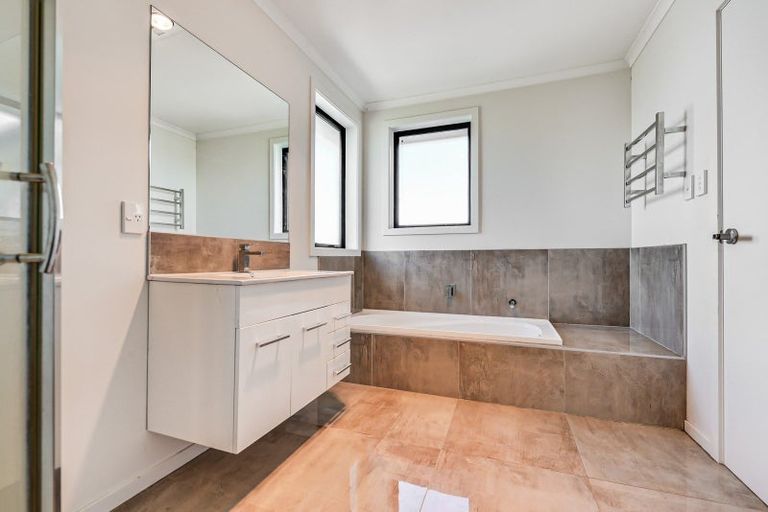 Photo of property in 35 Cabourne Drive, Glenview, Hamilton, 3206