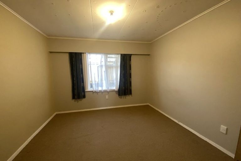 Photo of property in 4 Lees Grove, Wainuiomata, Lower Hutt, 5014