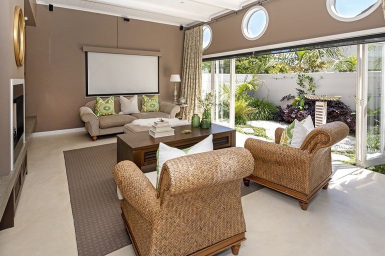 Photo of property in 42 Manor Park, Sunnyhills, Auckland, 2010