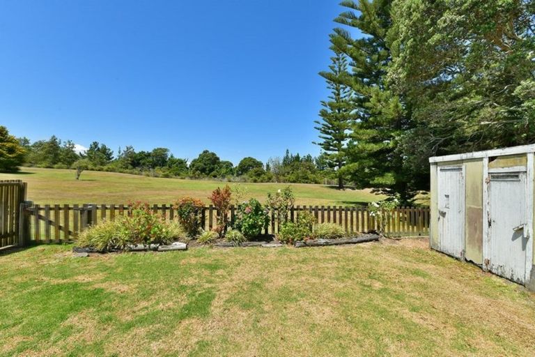 Photo of property in 27 James Mcleod Road, Shelly Beach, South Head, 0874