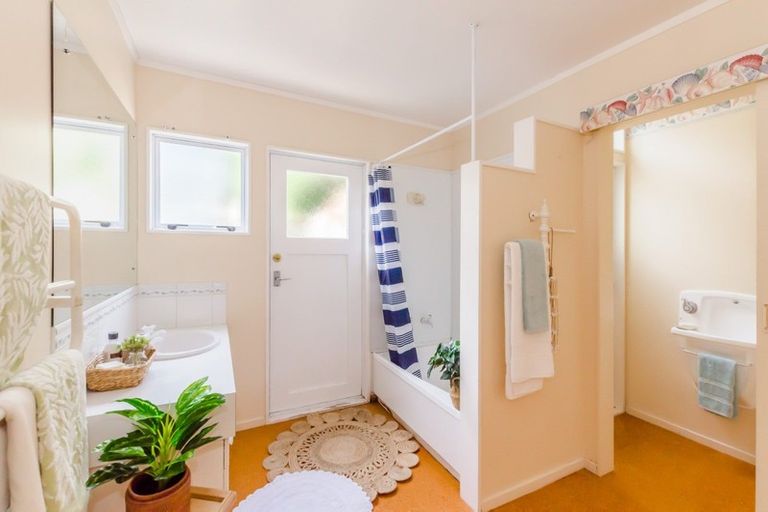 Photo of property in 18 Kohutuhutu Road, Raumati Beach, Paraparaumu, 5032