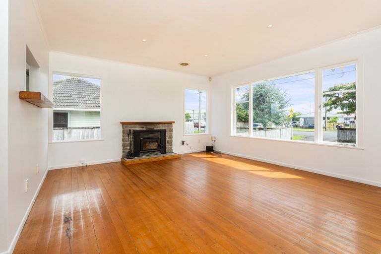 Photo of property in 18 Garelja Road, Henderson, Auckland, 0612