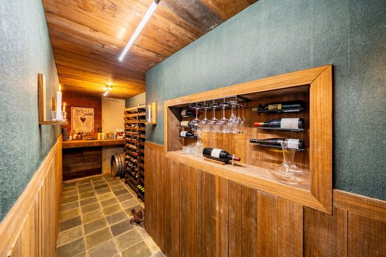 Photo of property in 33 Oak Avenue, Paremata, Porirua, 5024