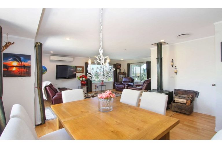 Photo of property in 1/272 Glamorgan Drive, Northcross, Auckland, 0630