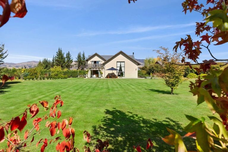 Photo of property in 33 Old Racecourse Road, Albert Town, Wanaka, 9305