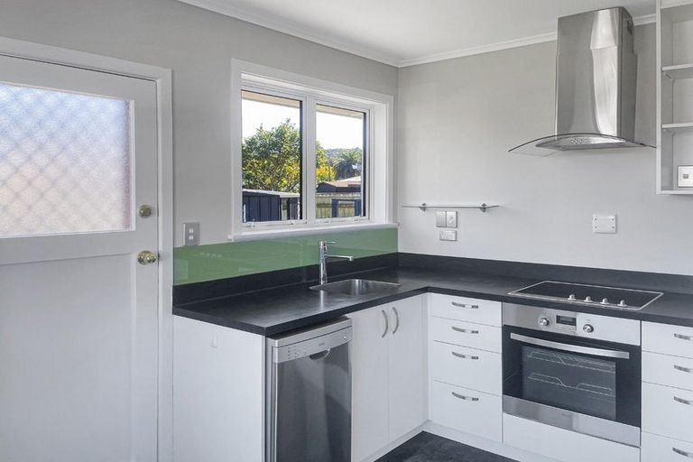 Photo of property in 7a Sequoia Place, Maoribank, Upper Hutt, 5018