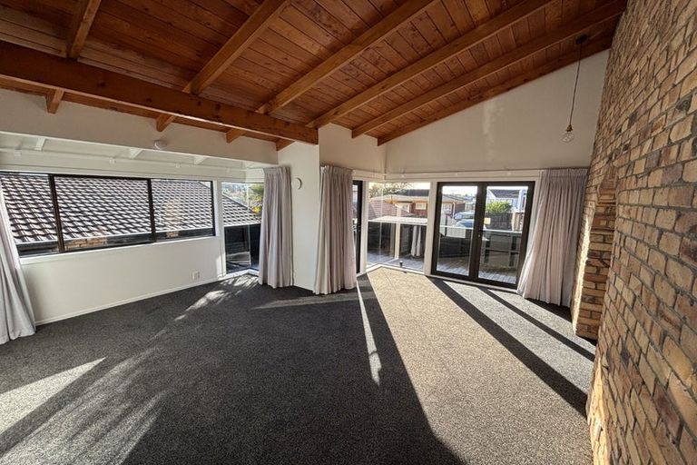 Photo of property in 27a Bay Street, Red Beach, 0932