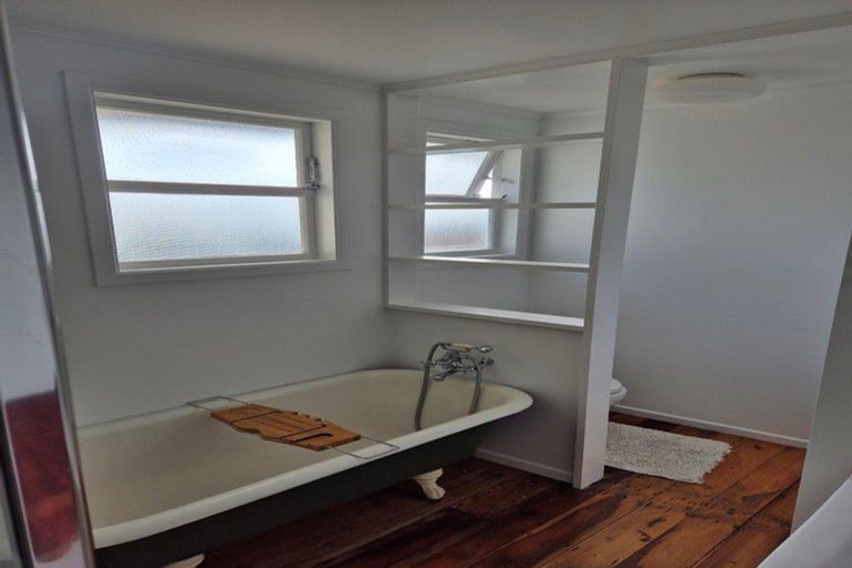 Photo of property in 26 Waione Avenue, Te Atatu Peninsula, Auckland, 0610