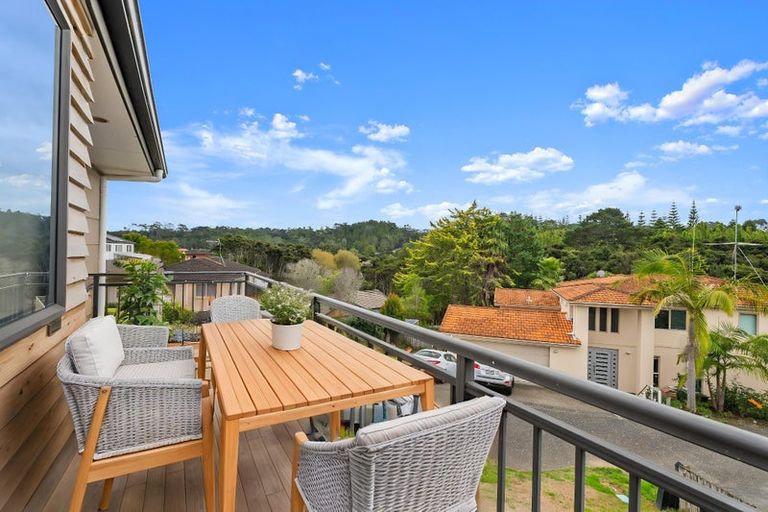 Photo of property in 92 George Deane Place, Greenhithe, Auckland, 0632