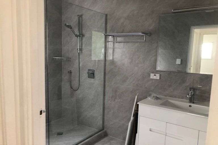 Photo of property in 2 Jonathan Place, Sunnynook, Auckland, 0620