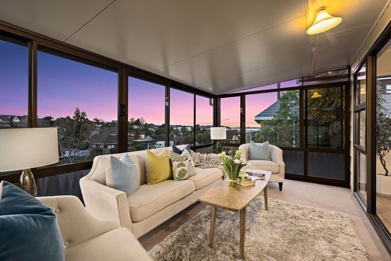 Photo of property in 27 Marina View Drive, West Harbour, Auckland, 0618