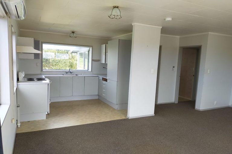 Photo of property in 16 Babich Road, Henderson Valley, Auckland, 0614