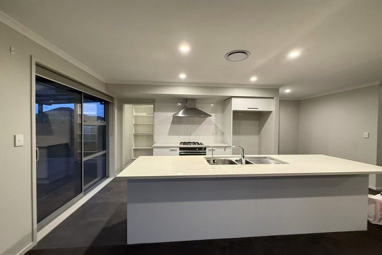 Photo of property in 98 Ridgedale Road, Silverdale, 0932