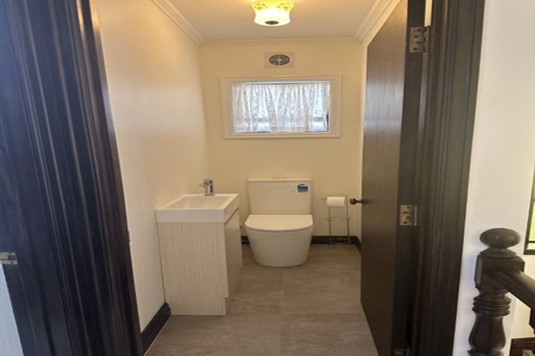 Photo of property in 4 Toi Toi Place, Northcote, Auckland, 0627
